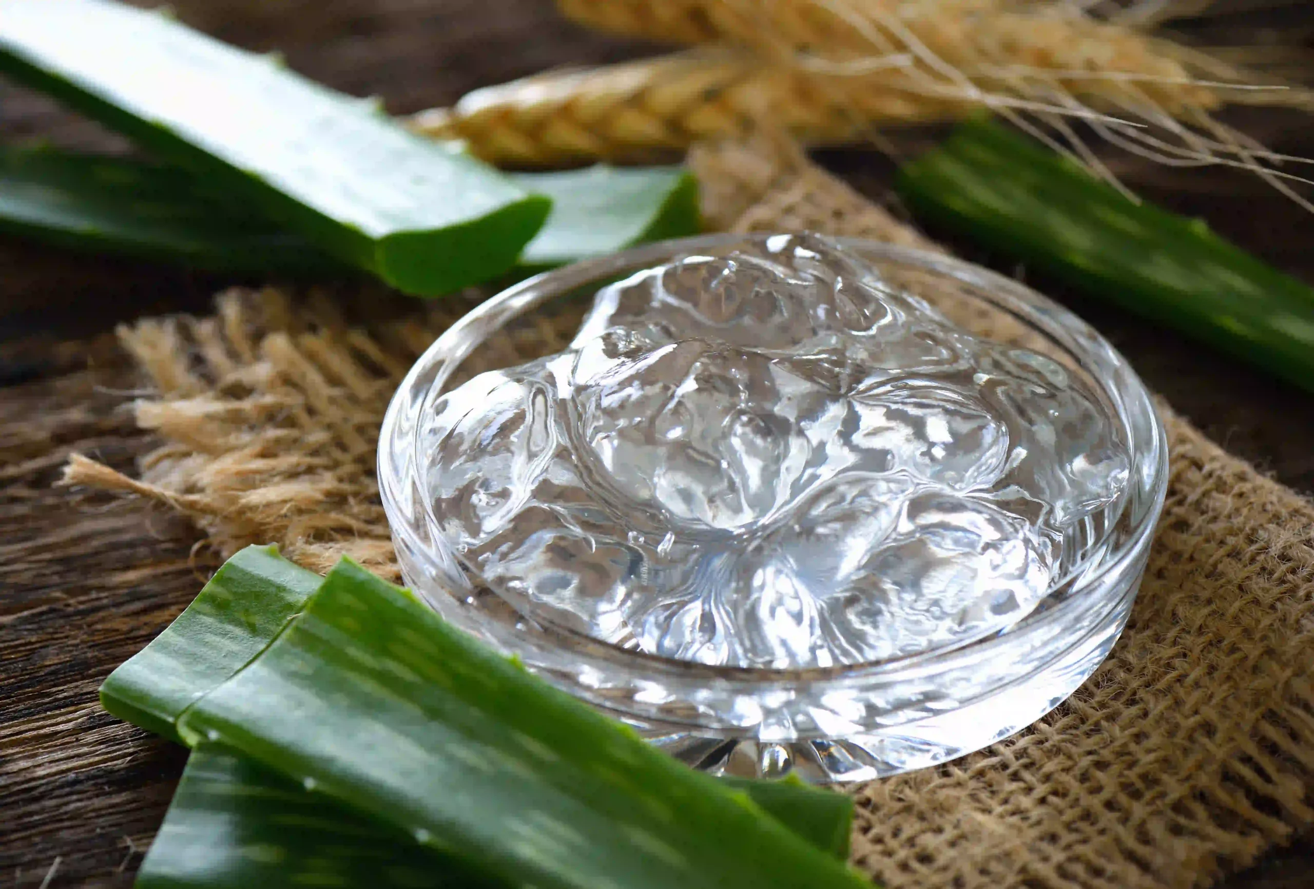 aloe-vera-gel-in-bowl-with-on-wooden-table-2024-10-31-22-17-10-utc